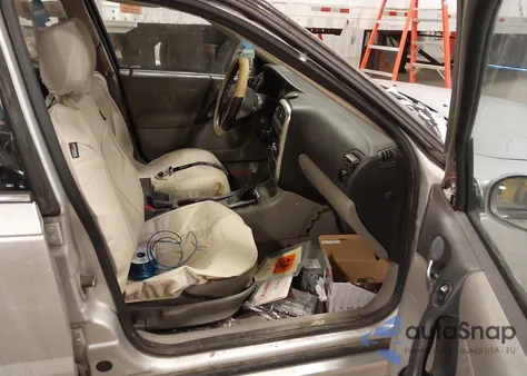 2004 Saturn L300 3 z USA, uszkodzony, nr VIN 1G8JL84R34Y502151